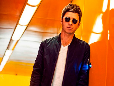 Noel Gallagher's High Flying Birds- In The Heat Of The Moment 