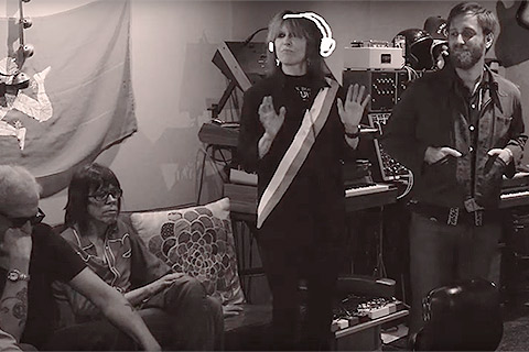 Pretenders - Holy Commotion